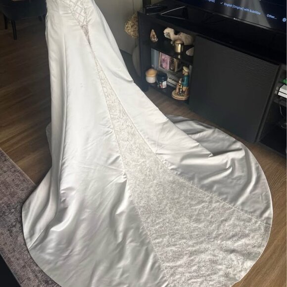 Maggie Sottero Haute Couture Wedding Gown – Size 14 (Adjustable Fit 6–8) - Picture 2 of 6